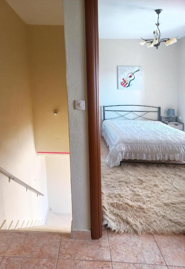 Evis Maisonette With Sea View Флогита Экстерьер фото